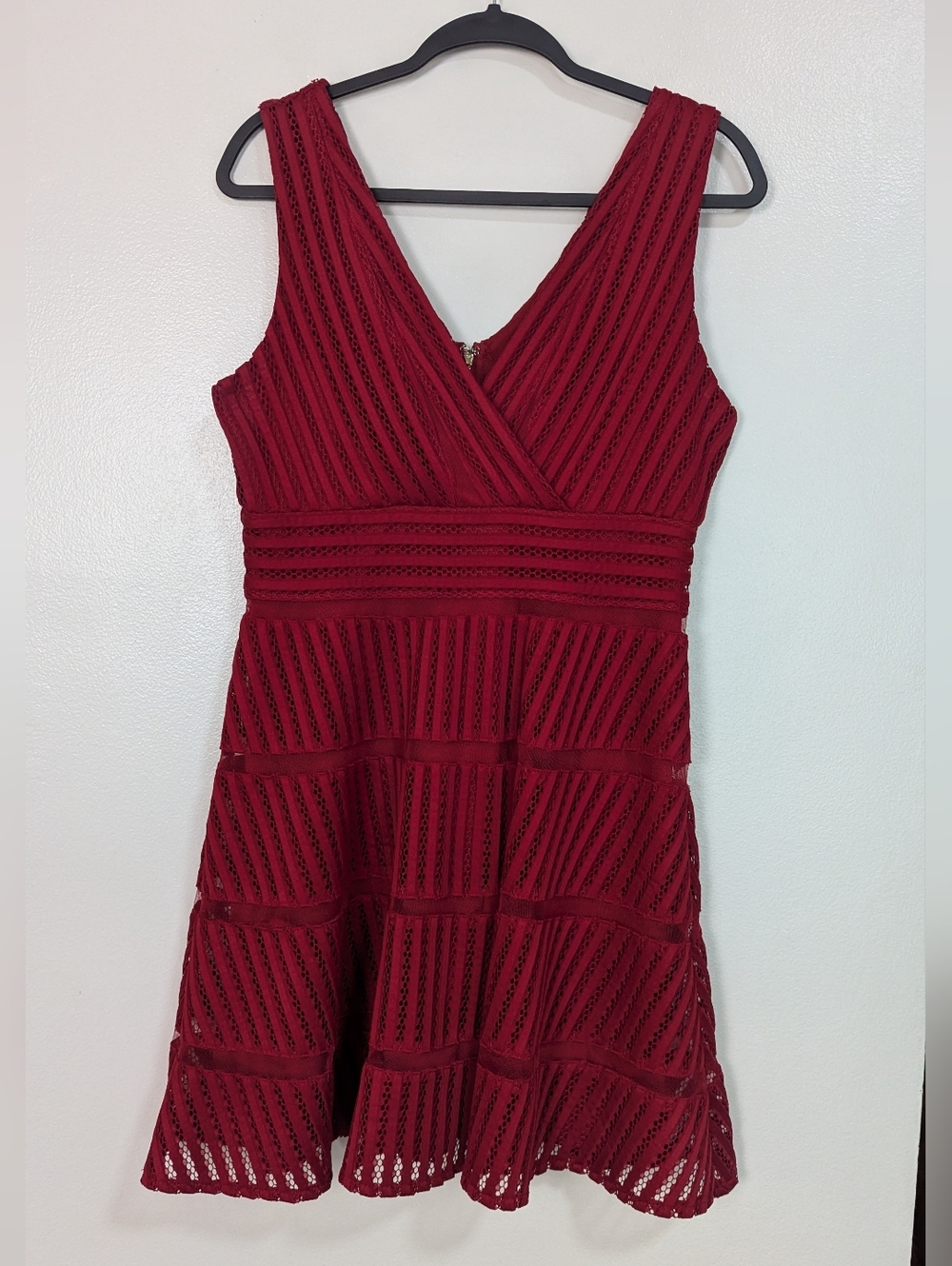 She + Sky Burgundy Red Crochet Lace Tiered Sleeveless Party Dress Size Large
